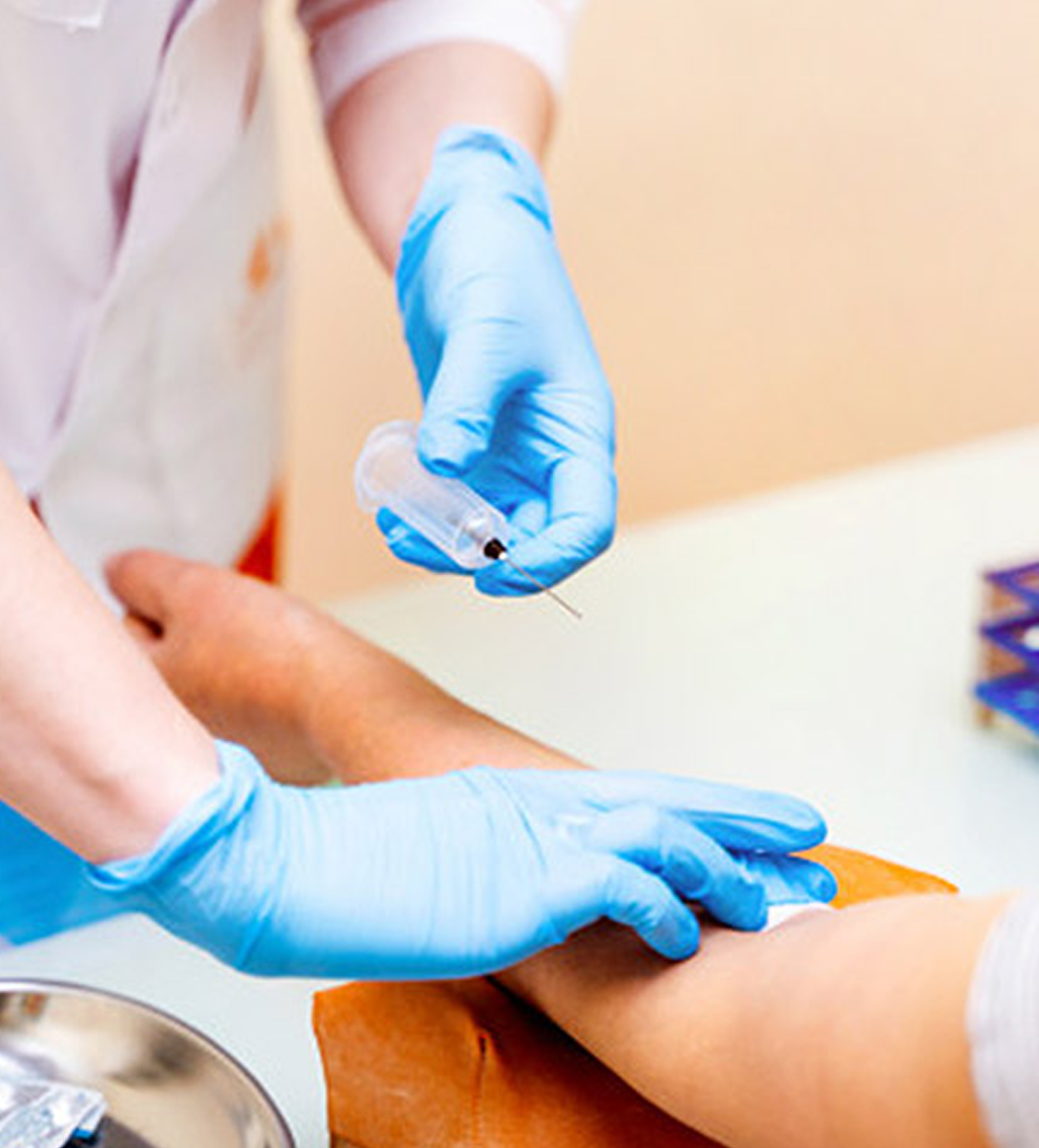 Blood collection services without the need to travel to a lab